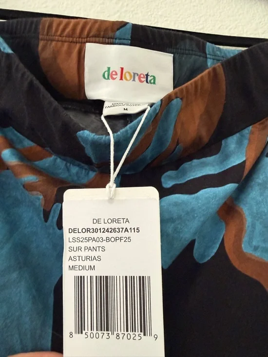 De Loreta Sur Top and Pants Set in Asturias Print - Picture 8 of 8